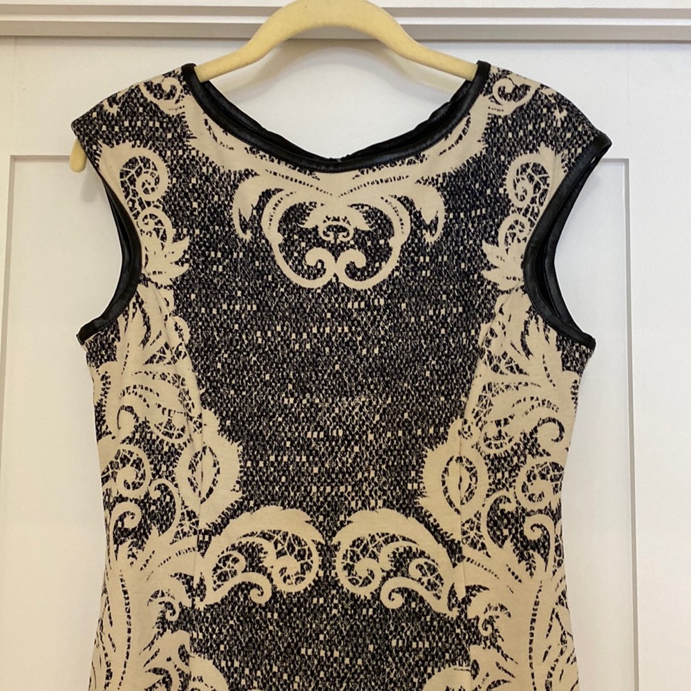 Unique, head turning, deco print shift dress!